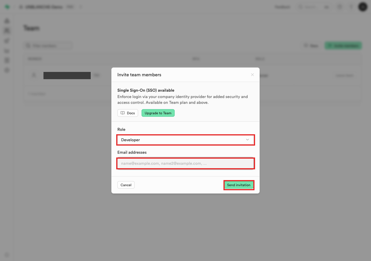 招待ウィンドウ。RoleでDeveloperを選び、メールアドレスを入力、Send invitationを押す